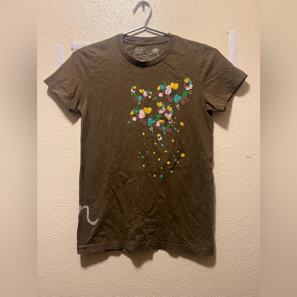 Brown Local Motion shirt.